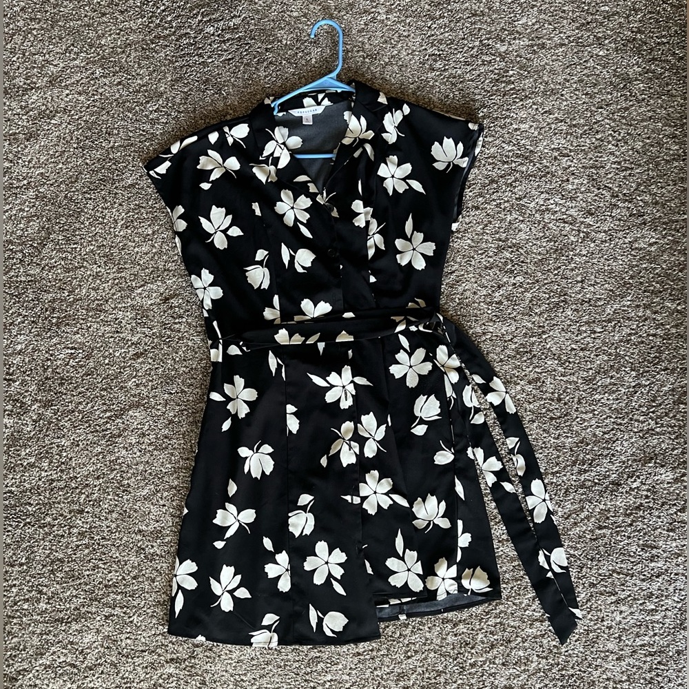 Pop sugar mini black and white floral button up dress with tie